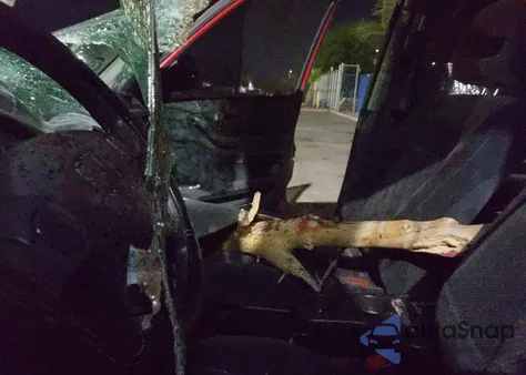 2001 Honda Cr-V Lx z USA, uszkodzony, nr VIN JHLRD18431C037314